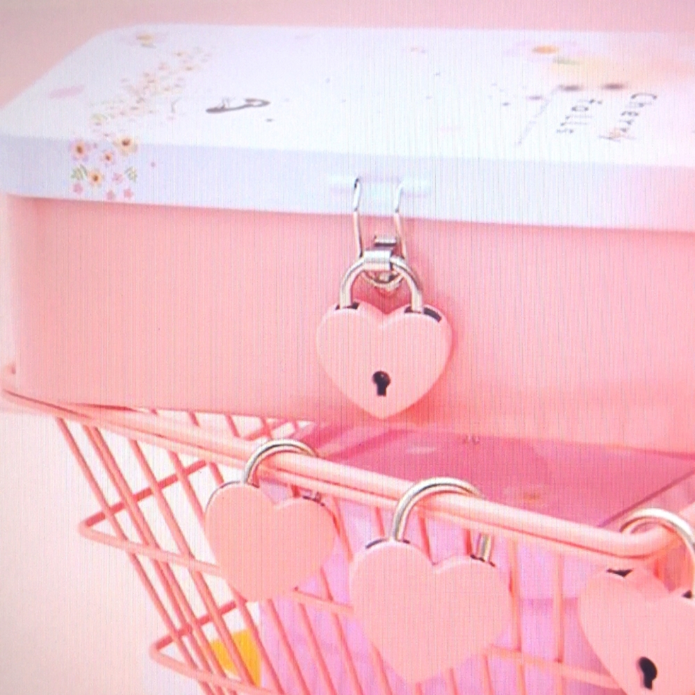 Elegant pink heart lock ❤️ with a key for drawers in the gym.